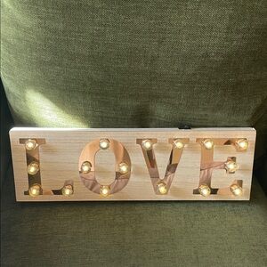 Light-Up LOVE Sign